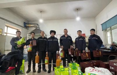 岁末送祝福 温情迎新春|pg麻将胡了为整个员工发放春节福利